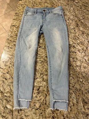 Light Wash Ankle Crop Women's Jeans - Frayed Hem